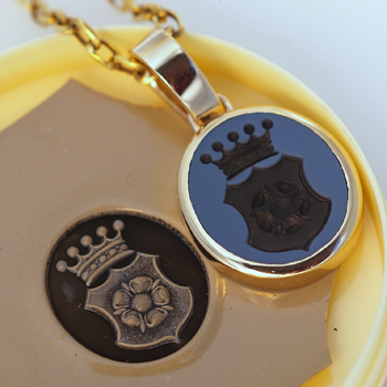 Crown && Five Rose Petals Pendant